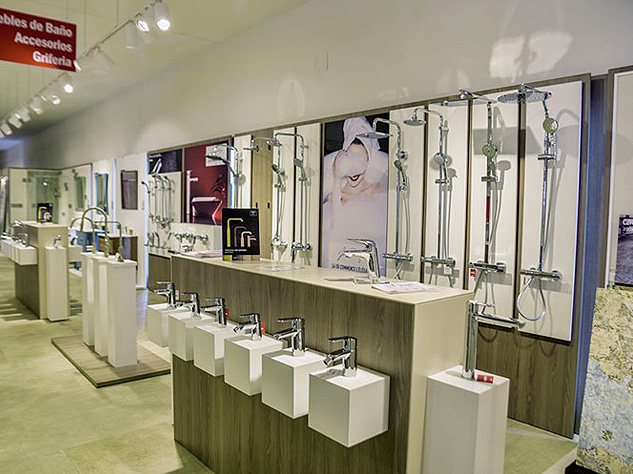 Variedad en grifos para baños y cocinas.